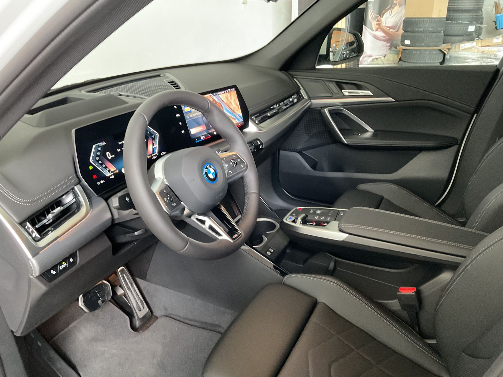 Fahrzeugeinzelansicht 10 Fahrzeugabbildung BMW iX1 eDrive20 |Head-Up Displ. |AHK |elektr. Heckk