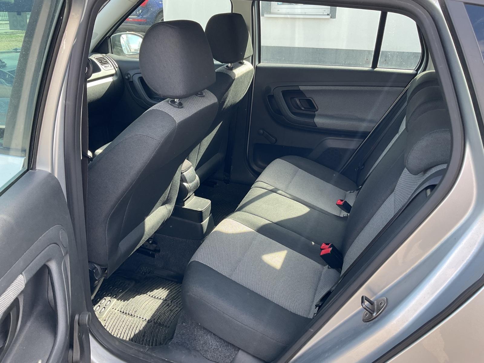 Skoda Fabia 2010 — photo 16
