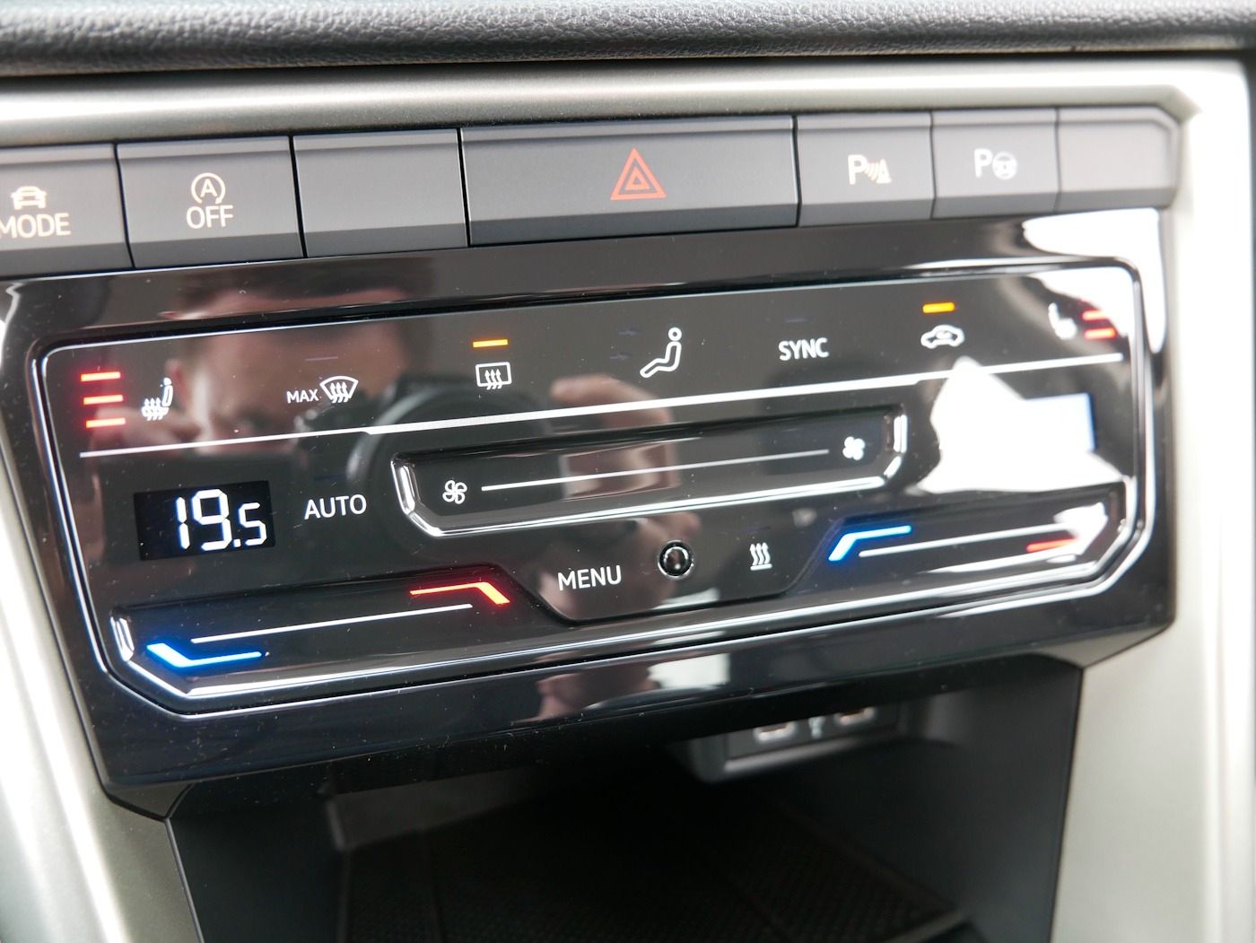 Fahrzeugabbildung Volkswagen T-Roc 1.0 MOVE NEU37T Standheiz Kamera SHZ NAVI