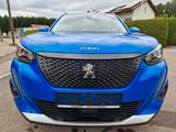 Peugeot 2008 Allure - Peugeot 2008 mit Diesel-Antrieb: Blau