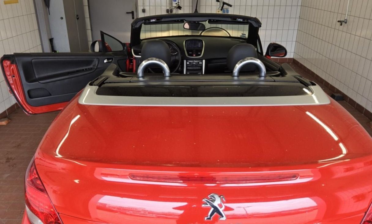 Fahrzeugabbildung Peugeot 207 CC 1.6 Roland Garros LEDER NAVIGATION 1.HAND