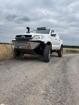Toyota Rallye Hilux V8 mit Straßenzulassung