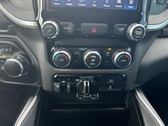 Fahrzeugabbildung Dodge RAM 1500 5,7L V8 Hemi 4x4 AHK Navi Leder Kamera