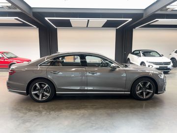 Audi A8 - 8