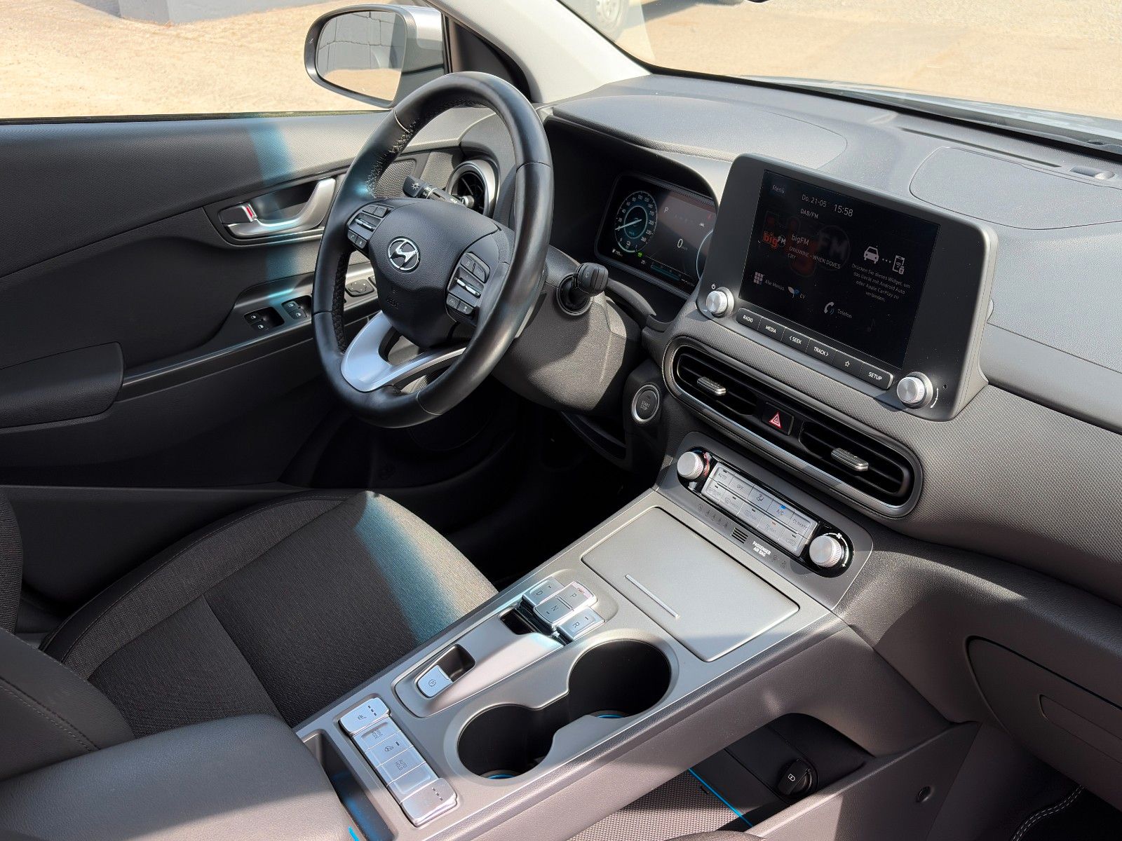 Fahrzeugabbildung Hyundai KONA E Select ACC PDC CAM SHZ LHZ LKA CarPlay
