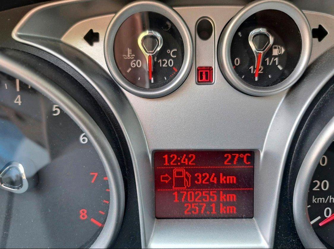 Ford Focus 2010 — photo 15