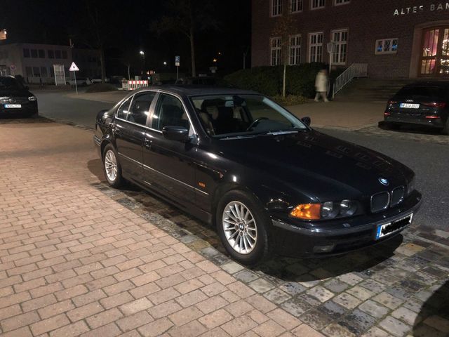 BMW E39 523i - Schwarz - Volllederausstattung