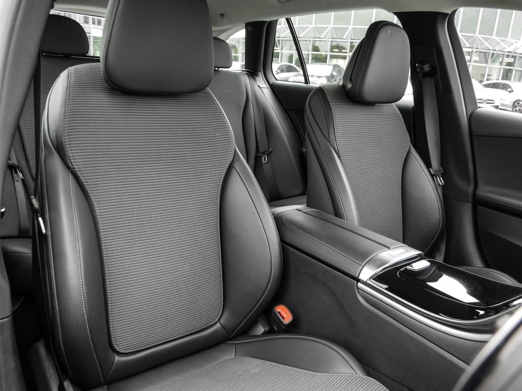 Mercedes-Benz C 300 4M T |Avantgarde|DISTR|LED|NAVI|KEYL|AHK