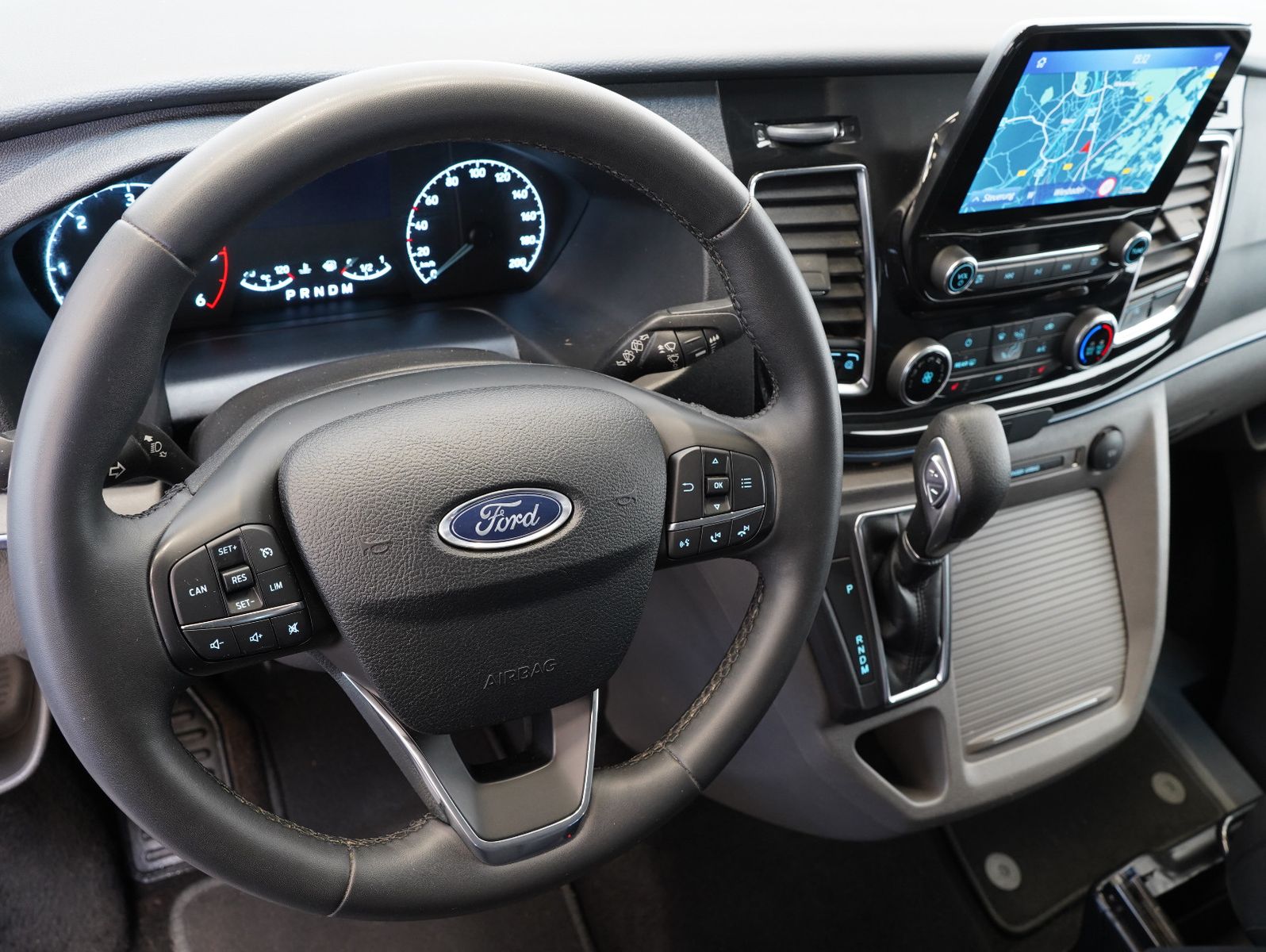 Fahrzeugabbildung Ford Tourneo Custom 320 L1 Active 8-SITZER