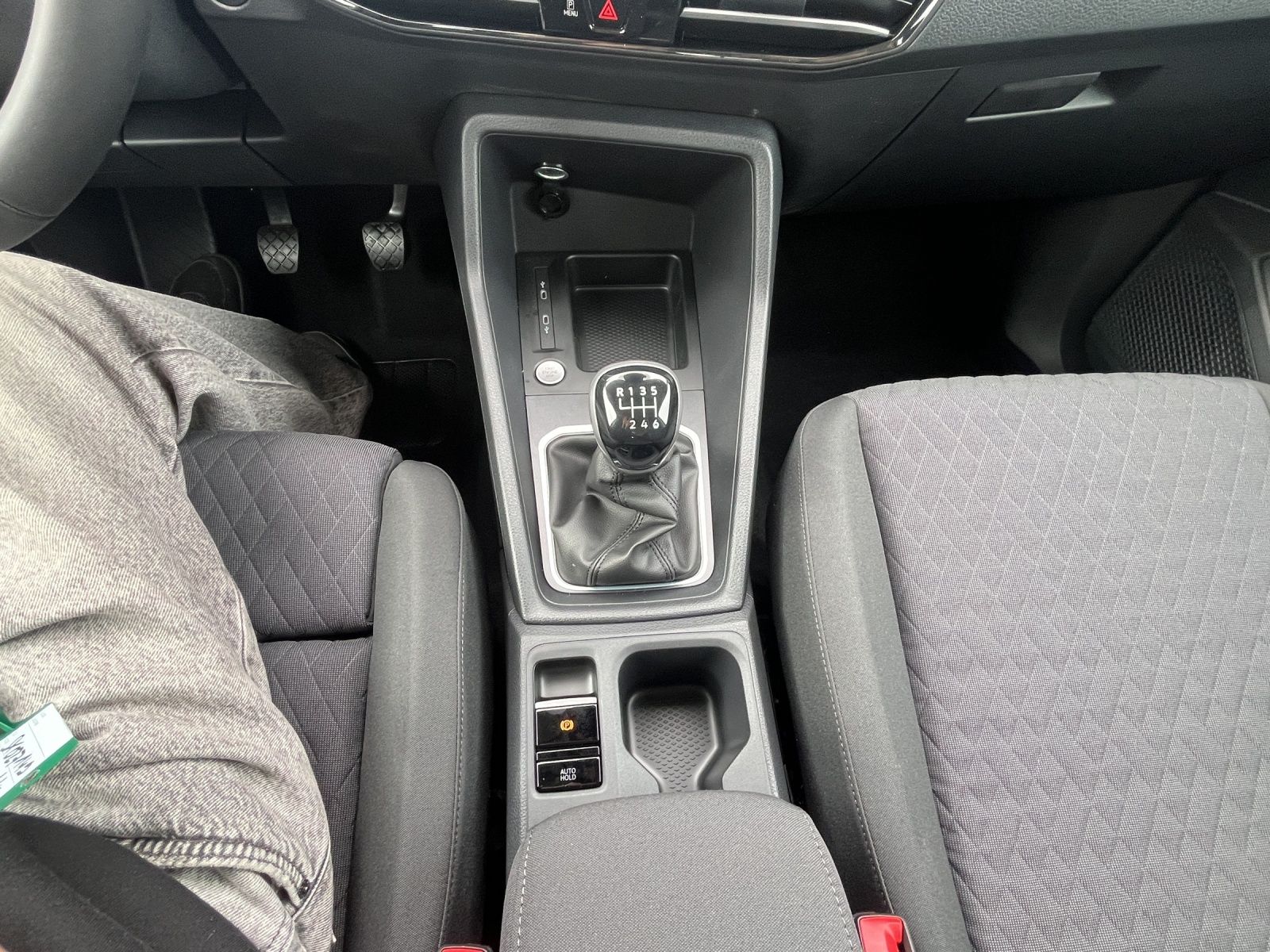 Fahrzeugabbildung Volkswagen Caddy TDI Life LED CarPlay AID ACC RFK SH LM