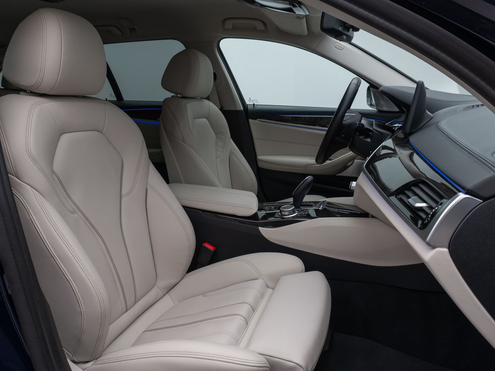 Fahrzeugabbildung BMW 520i Luxury Line Kamera HUD DAB B&W Alarm Sport
