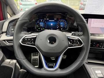 Fotografie des VW Golf VIII 1,4l eHybrid GTE, Systemleistung 180kW