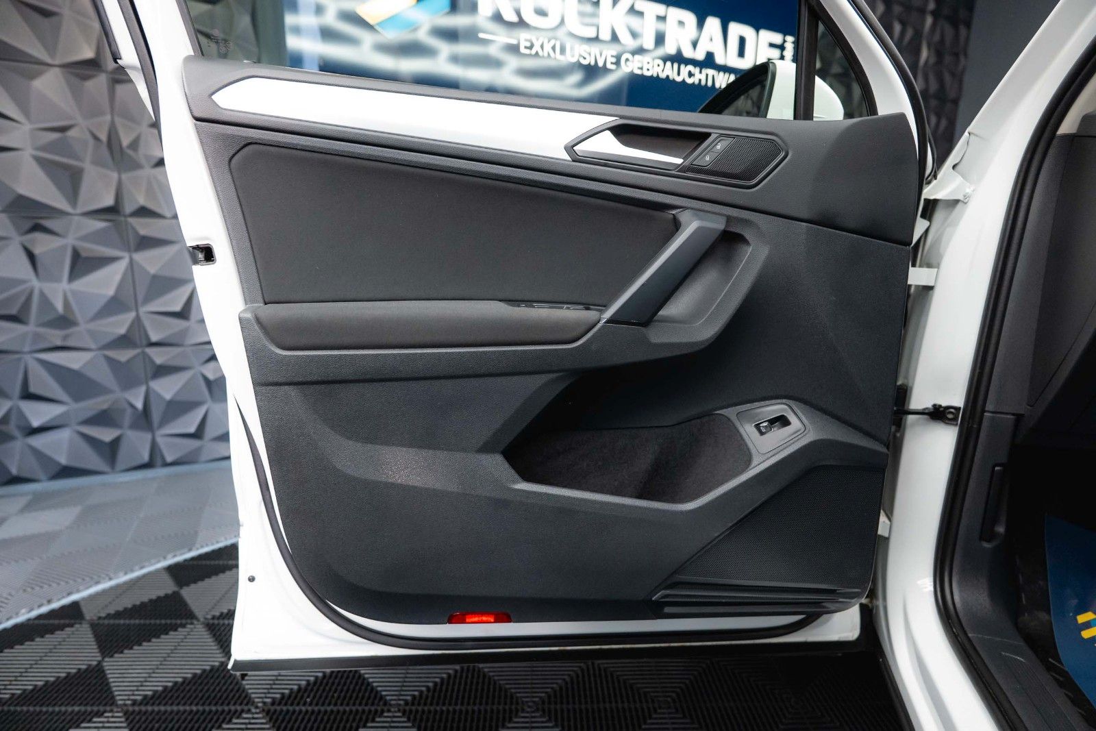 Fahrzeugabbildung Volkswagen Tiguan Comfortline R-Line+ 4Motion *LED*ACC*DAB*