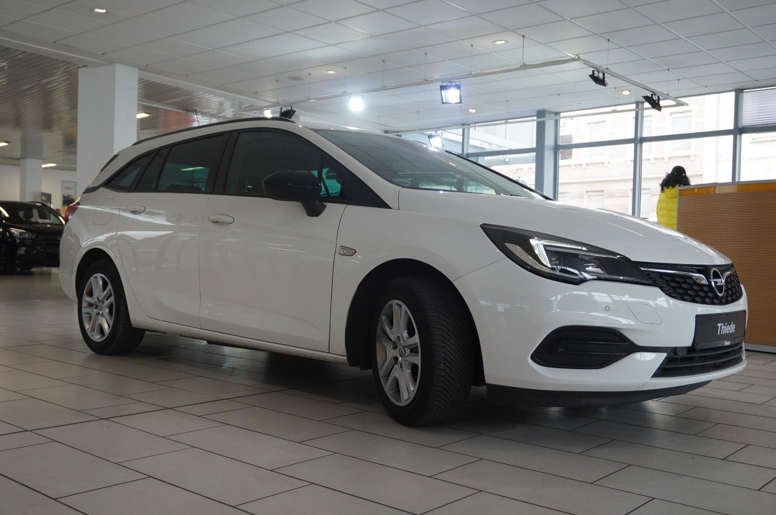 Fahrzeugabbildung Opel Astra K ST 1.2T EDITION NAVI/LED/KAMERA/SHZ/AHK