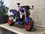 BMW F 900 R - BMW R 90