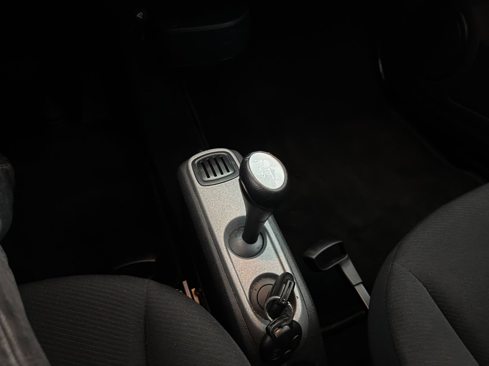 Fahrzeugabbildung Smart ForTwo  coupe Basis 52kW*Servo*Klima*8Fach Alu