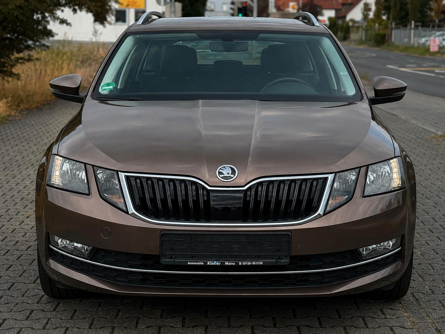 Skoda Octavia Combi Style DSG*AHK*CAM*CARPLAY*