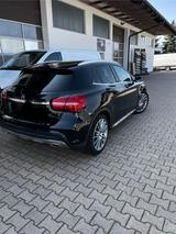 Mercedes-Benz GLA 250 4MATIC DCT - AMG Line mit Panoramadach - gebrauchte Mercedes-Benz GLA 250 aus dem Jahr 2019