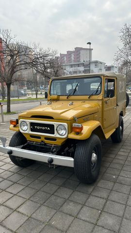 Toyota Land Cruiser FJ45