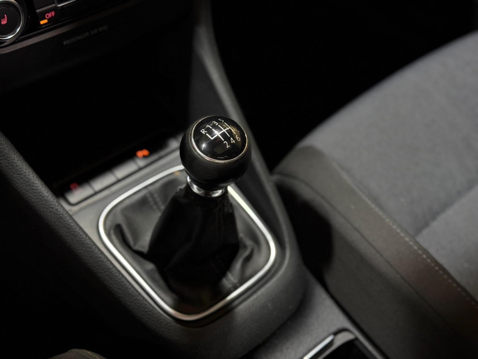 Volkswagen Golf 2011 — photo 12