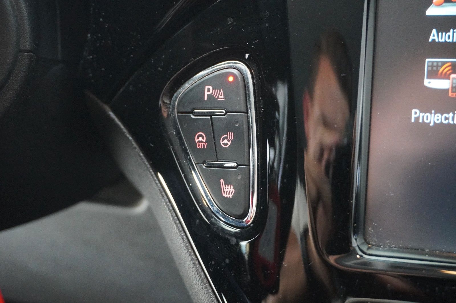 Fahrzeugabbildung Opel Corsa E Active 1.4  NAVI/PDC/SHZ/LHZ/ALU/TEMPO