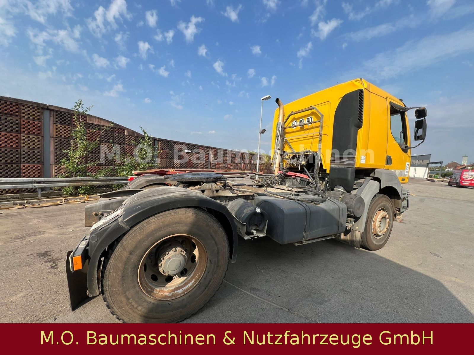 Fahrzeugabbildung Renault Kerax 420 / 4x2 /