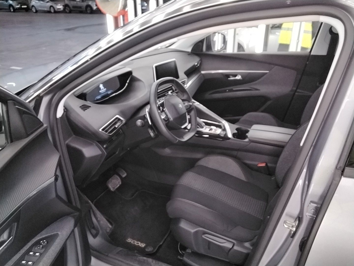 Fahrzeugabbildung Peugeot 5008 Active 1.5D NAVI/LED/PDC/TEMPOMAT