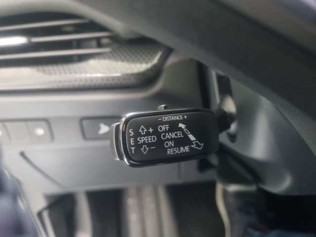 Fahrzeugabbildung SKODA Elroq 50 Tour PAKET SMART LED