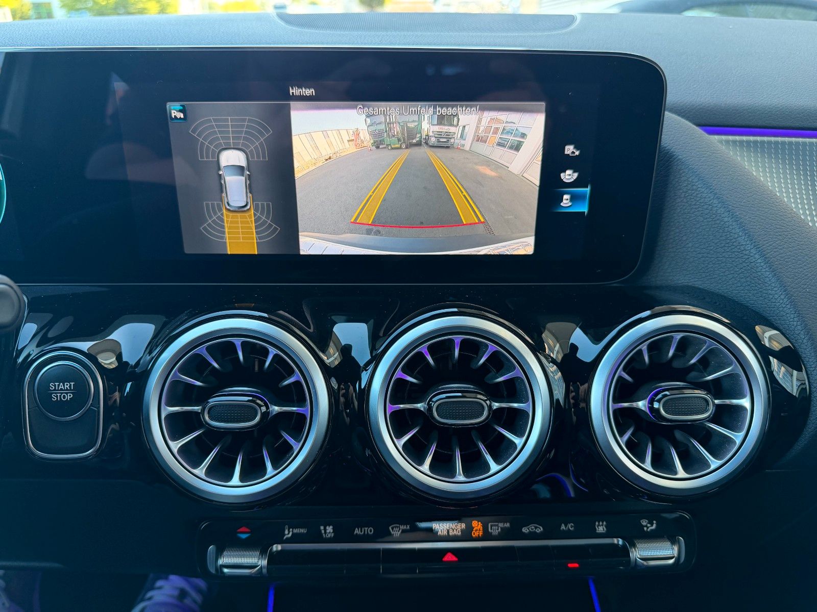 Fahrzeugabbildung Mercedes-Benz EQA 300 4M Progressive+Ambiente+Night+19`+TotW
