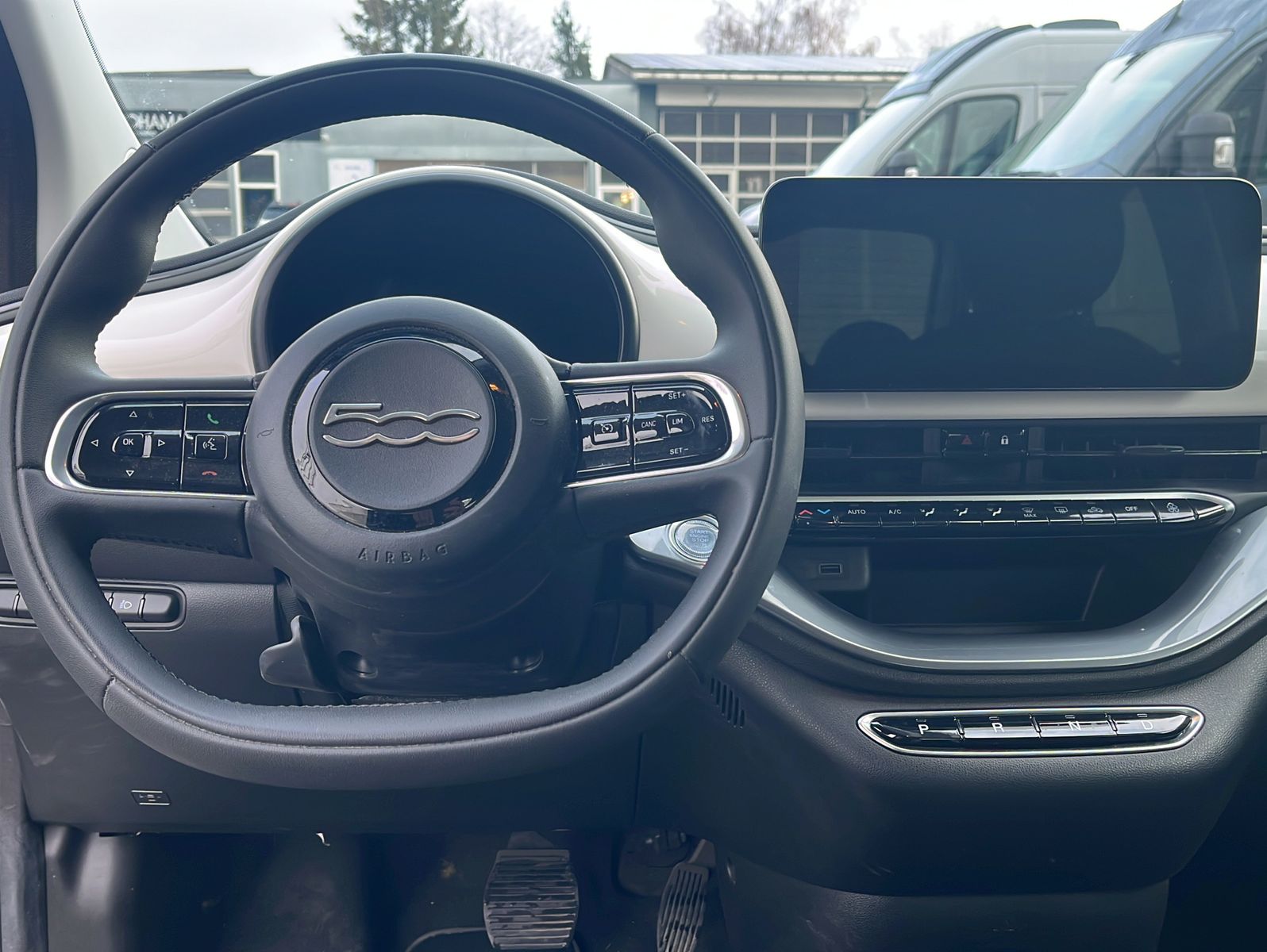 Fiat 500e Neuer 500 MY23| 42kWh| KLIMA| CARPLAY |15" imagem 2