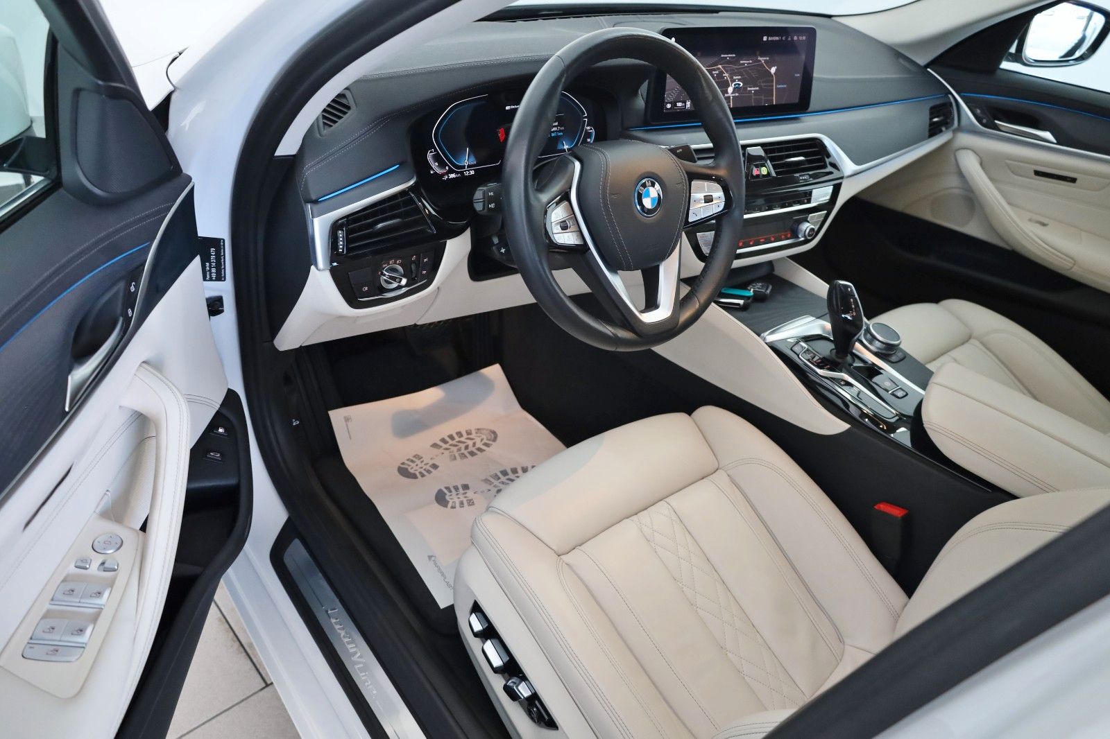 Fahrzeugabbildung BMW 545e xDrive Luxury Line,Navi,SD,4xSH,Kam,AHK,+WR