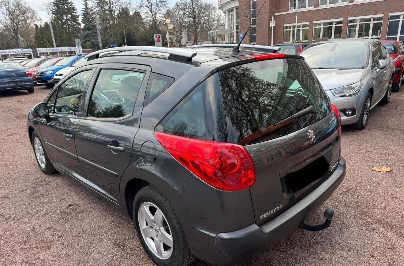 Peugeot 207 2011 — photo 7