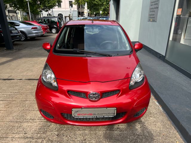 Fahrzeugabbildung Toyota Aygo AYGO+NaviZB+Servo+LM+5 Türen+Allwetter Neu