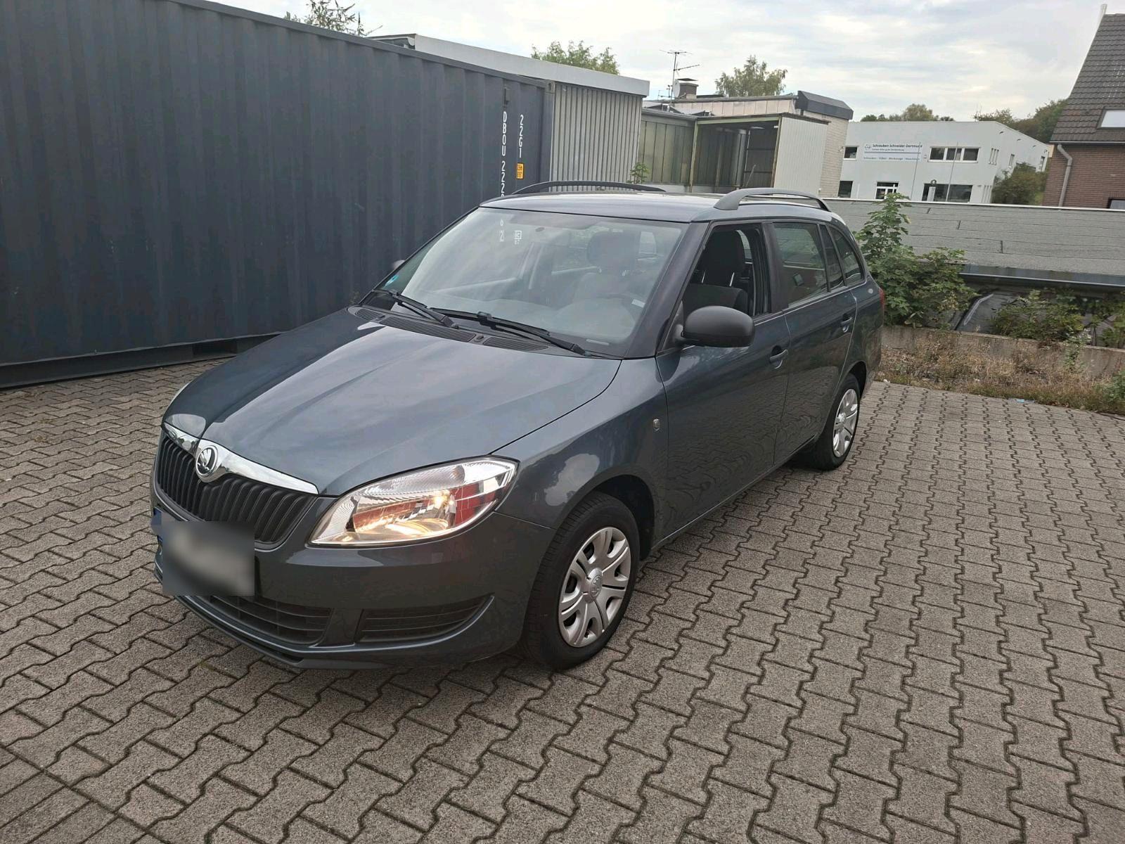 Skoda Fabia 2014 — rear view