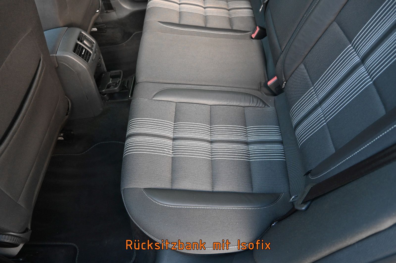 Fahrzeugabbildung Volkswagen Golf 1.6 TDI Variant MATCH °AHK°PANO°STANDHEIZ.°