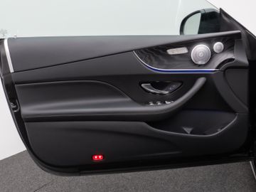Fahrzeugabbildung Mercedes-Benz E 200 Coupé 9G-Tronic Burmester Kamera DAB Sport