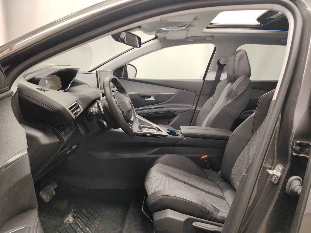 Fahrzeugabbildung Peugeot 5008 Allure 1.2T NAVI/SHZ/PANO/LED/PDC+CAM