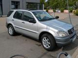 Mercedes-Benz Mercedes ML 320 3,36t Anhängelast - Mercedes-Benz ML 320 aus 2001