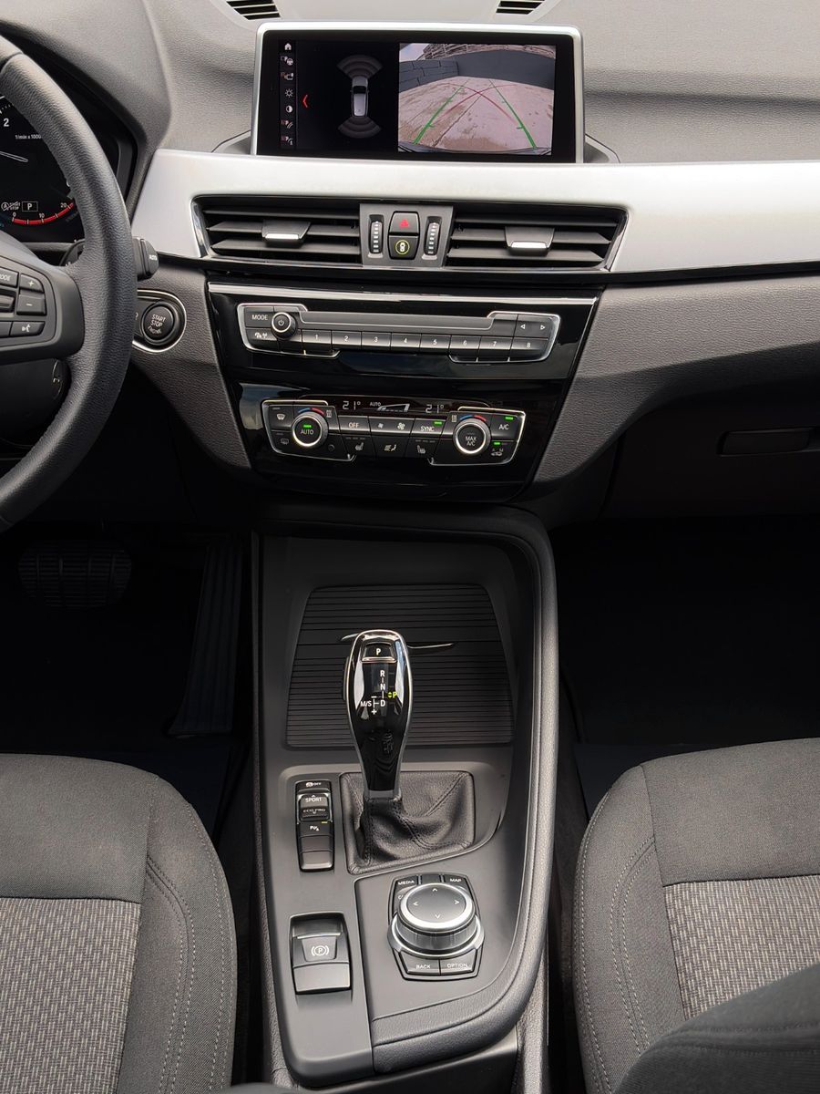 Fahrzeugabbildung BMW X1 sDrive 20d Temp. AHK PANO LED CAM KZG CarPlay