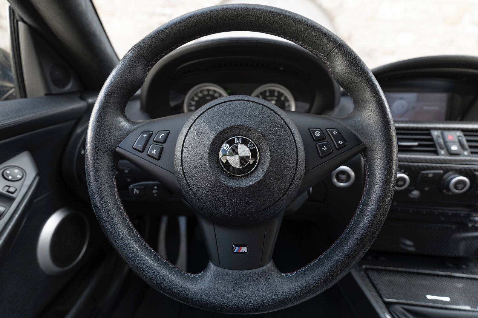 Fahrzeugabbildung BMW M6 Coupé Manual 1/323 Head Up Individual Audio