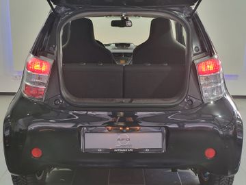 Toyota IQ - 11