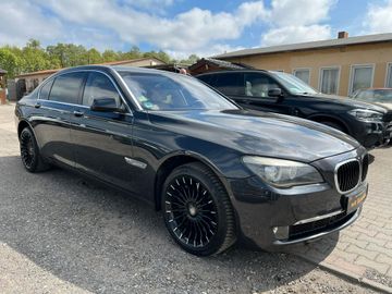 BMW 750 - 10