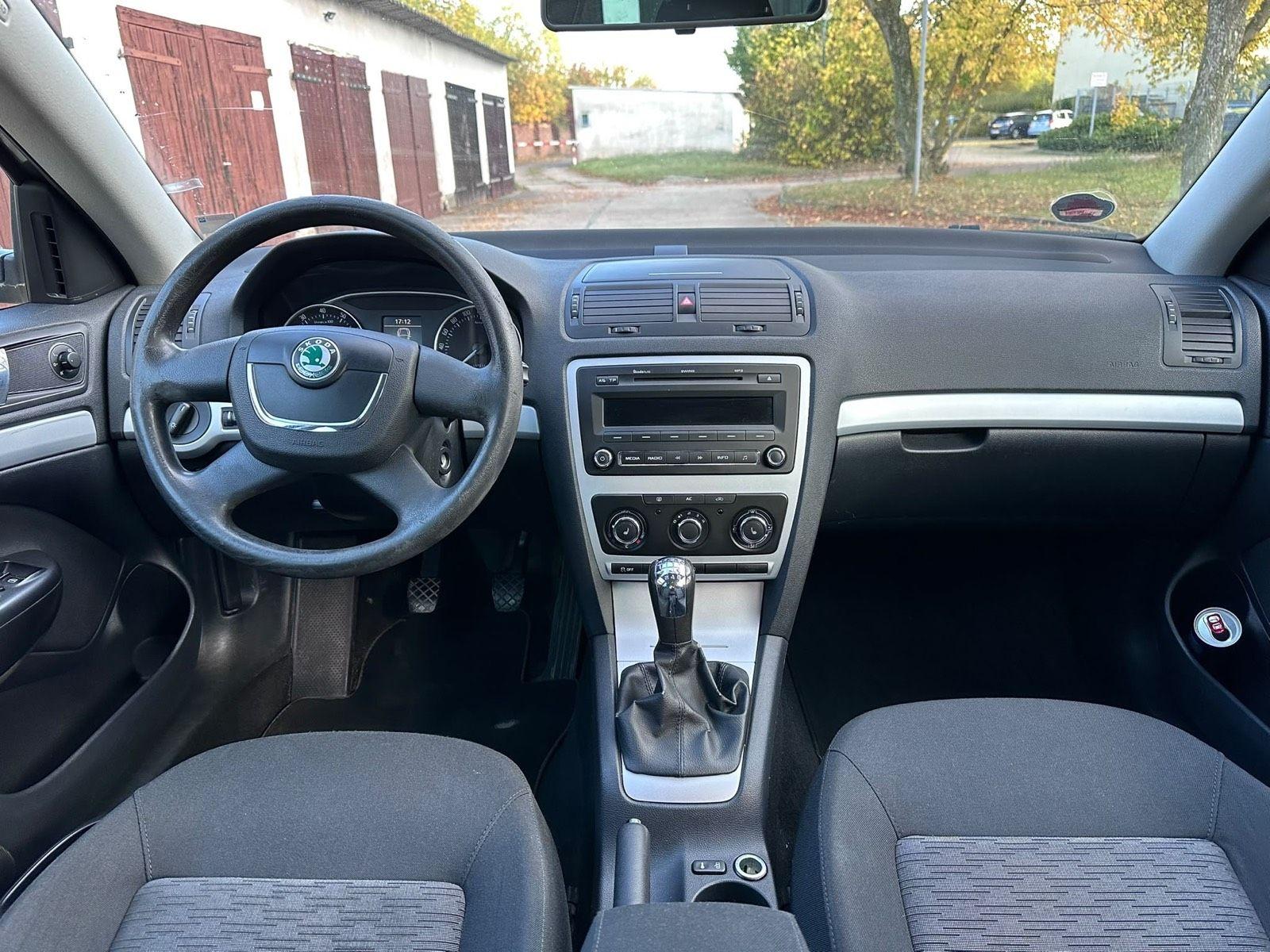 Skoda Octavia 2010 — photo 8