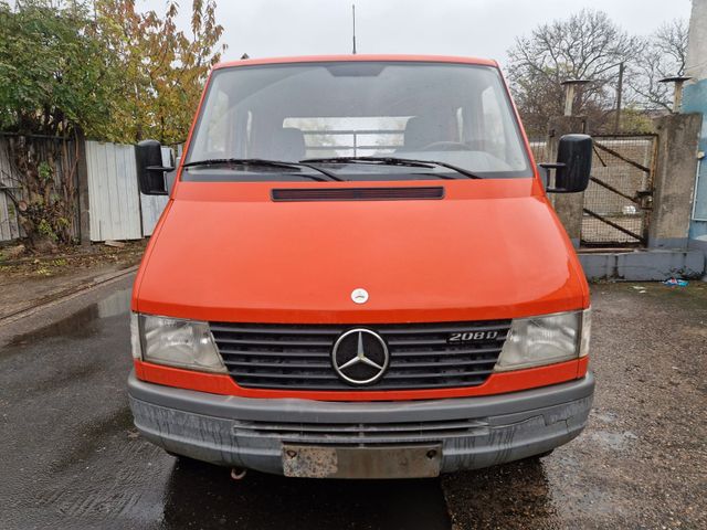 Mercedes-Benz Sprinter 208