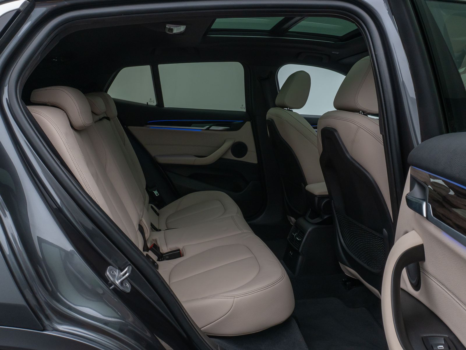 Fahrzeugabbildung BMW X2 xD20d M Sport Panorama Kamera HUD DAB Komfort