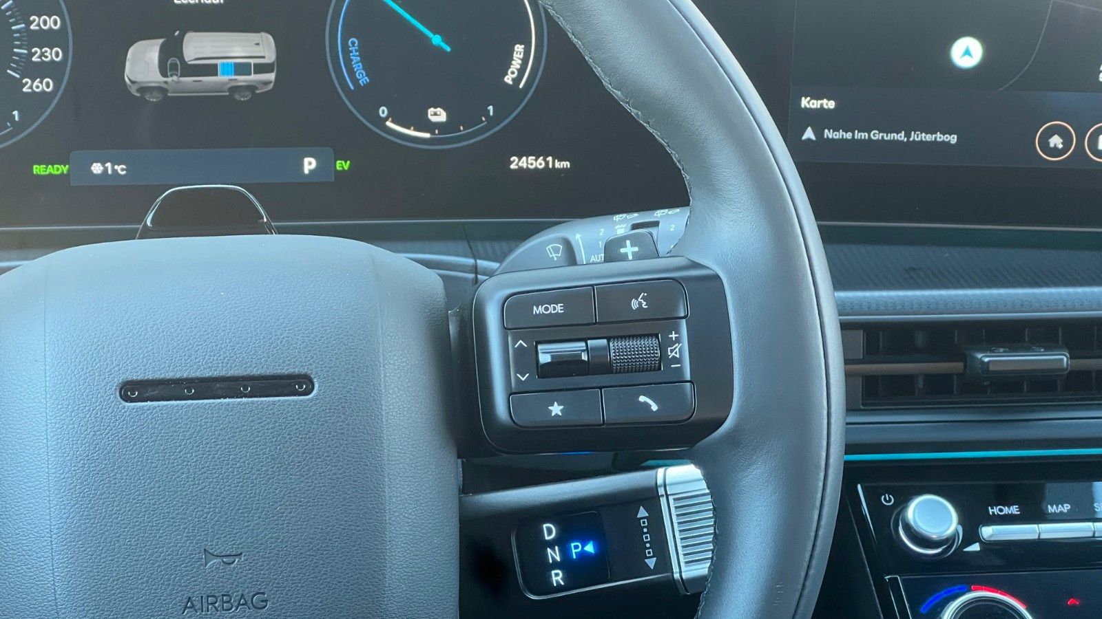 Fahrzeugabbildung Hyundai SANTA FE 1.6T-GDI HEV Blackline *Standhzg*AHK*