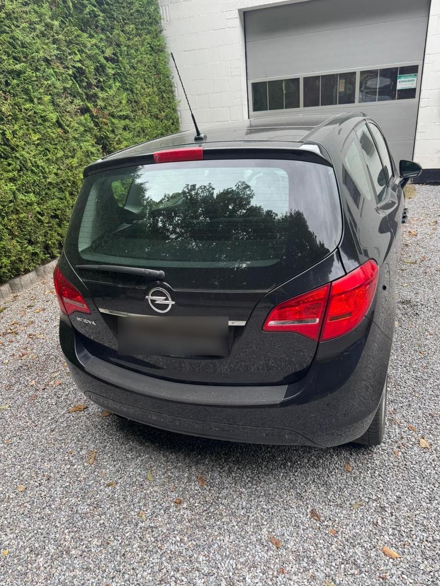 Opel Meriva 2010 — rear view