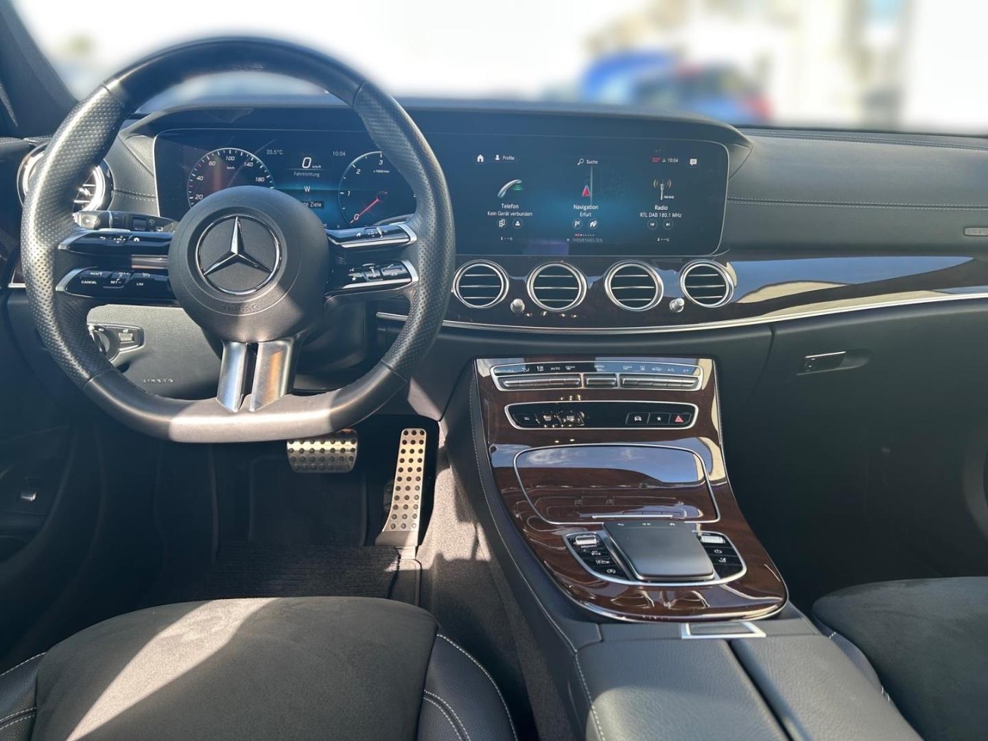 Mercedes-Benz E 220 T AMG LINE AHK PANNO LED BURMESTER BSM NAV