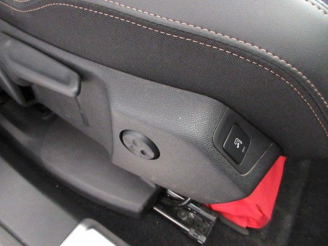Fahrzeugabbildung Peugeot 5008 GT 1.5D NAVI/LED/SHZ/LEDER/MASSAGE/PARKASS