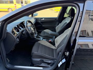 Volkswagen Golf - 9